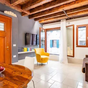 Dream's Door With Canal View In Venice